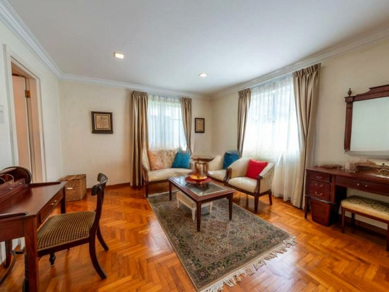 NEWTON SUITES 10