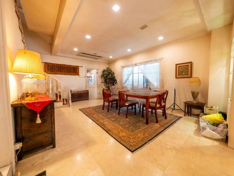 NEWTON SUITES 11
