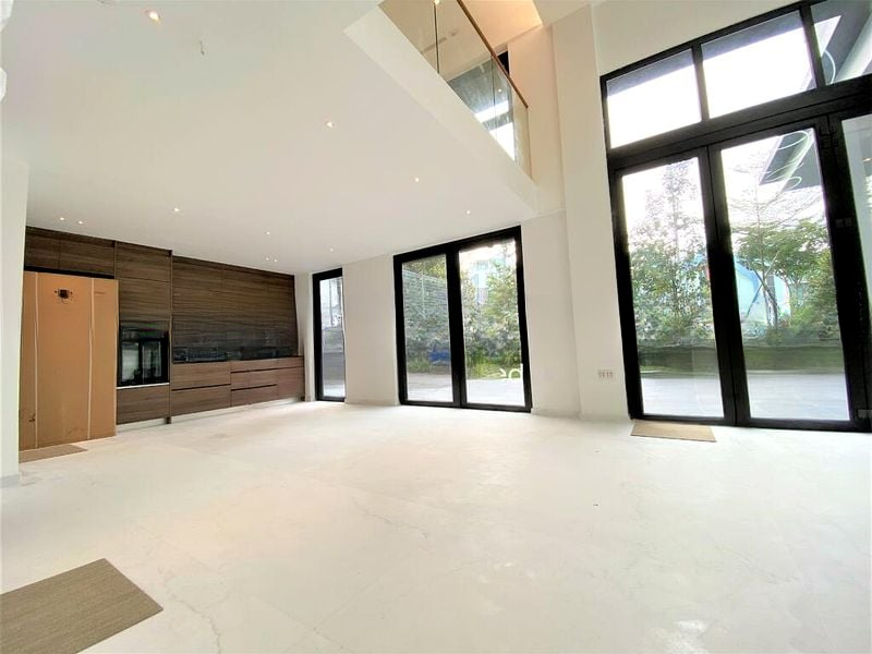 CHARLTON RESIDENCES 6