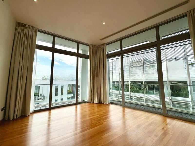 THE OCEANFRONT @ SENTOSA COVE 7