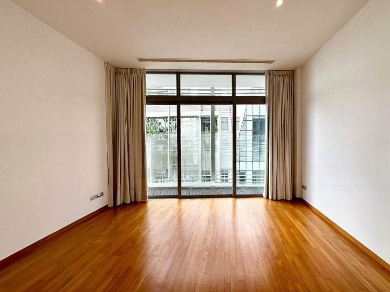 THE OCEANFRONT @ SENTOSA COVE 13