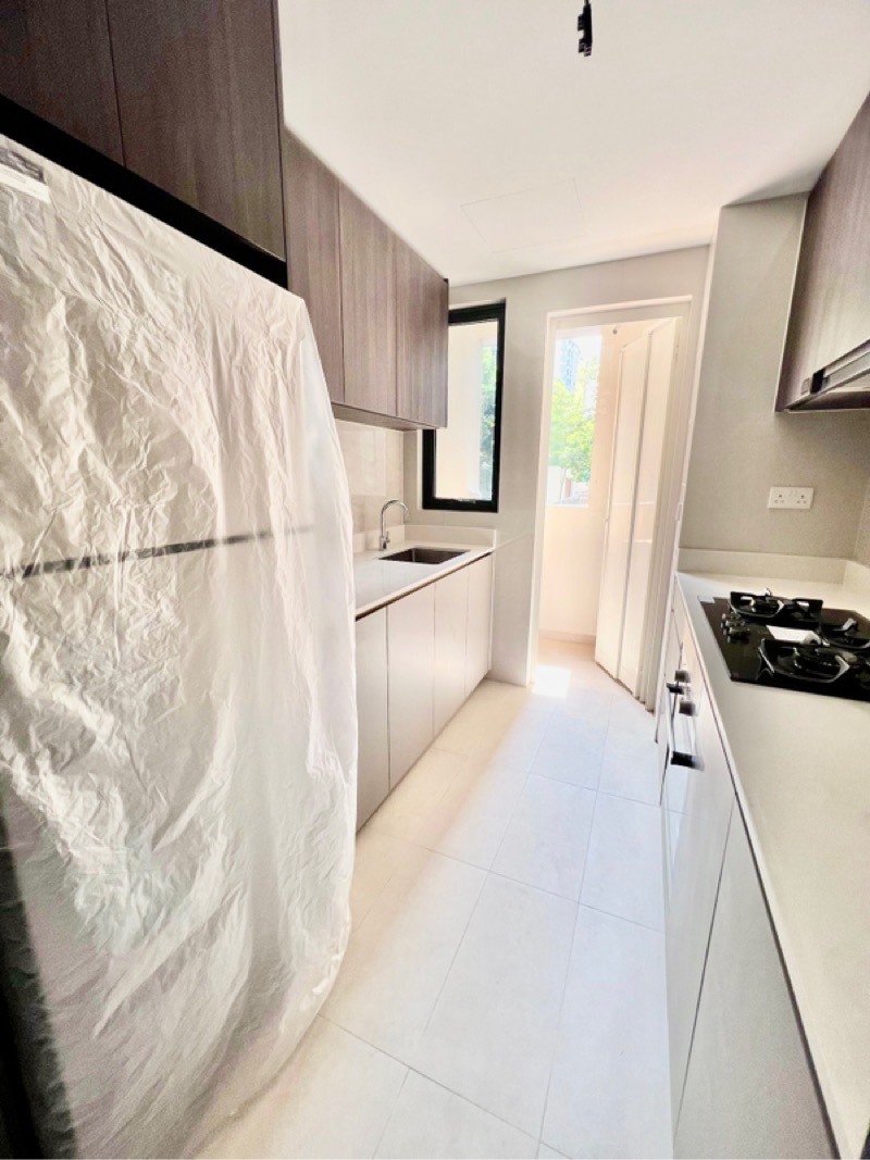 RIVERFRONT RESIDENCES 3