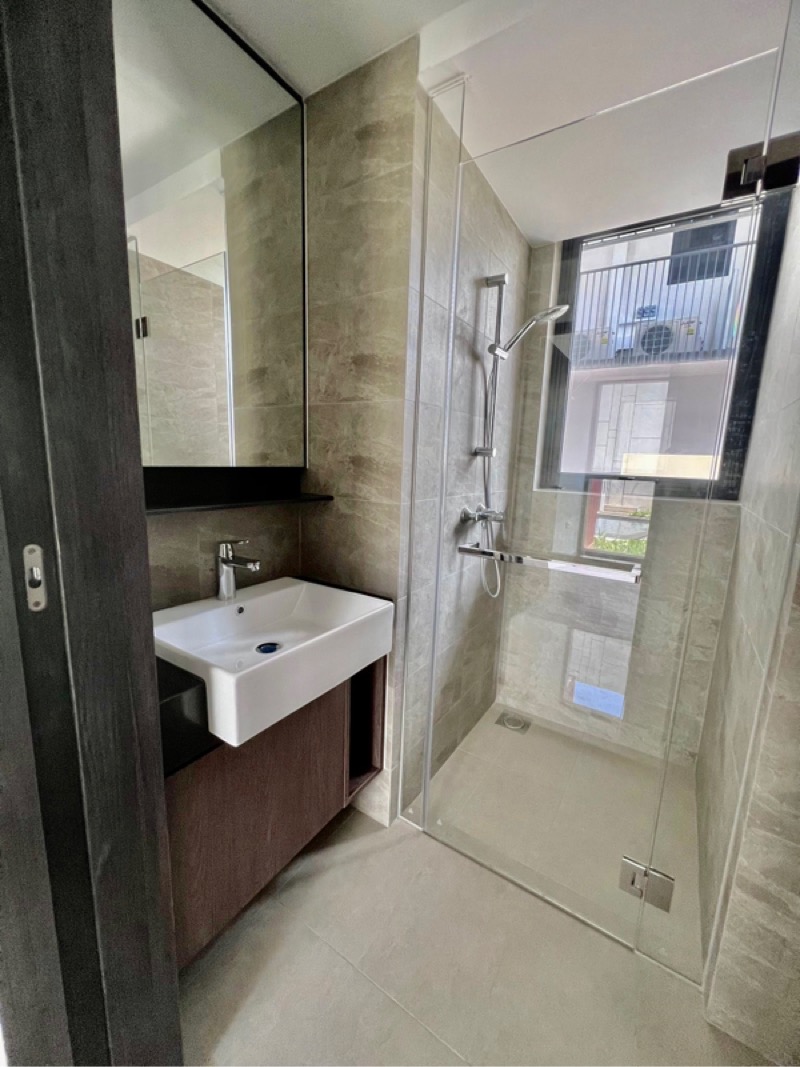 RIVERFRONT RESIDENCES 4