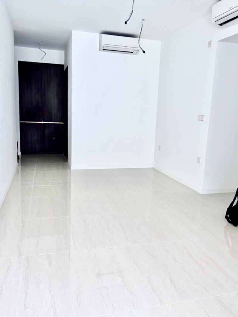 RIVERFRONT RESIDENCES 5