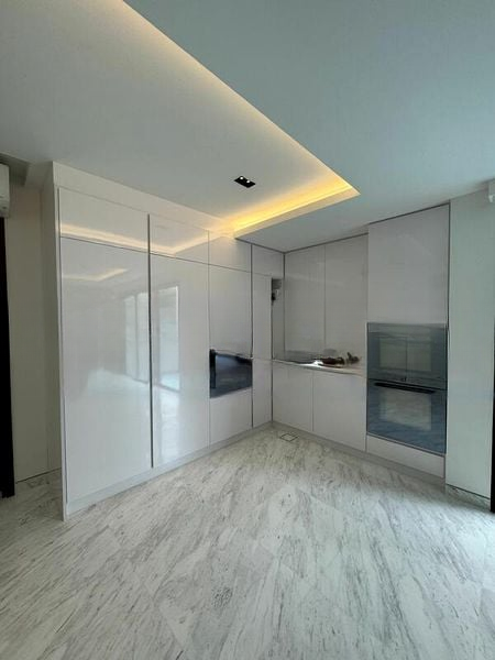 THE CARRARA 6