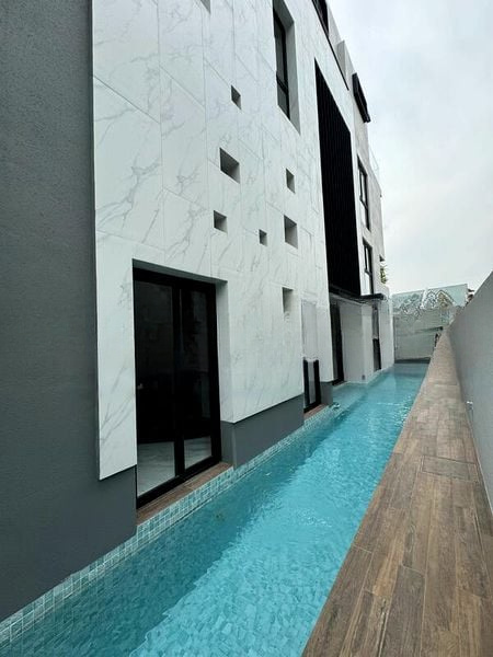 THE CARRARA 7
