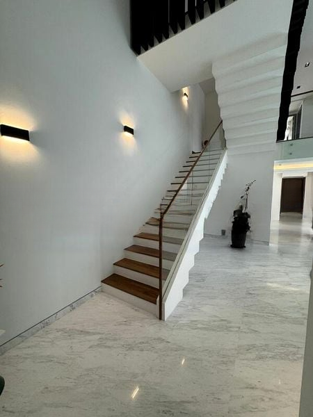 THE CARRARA 8