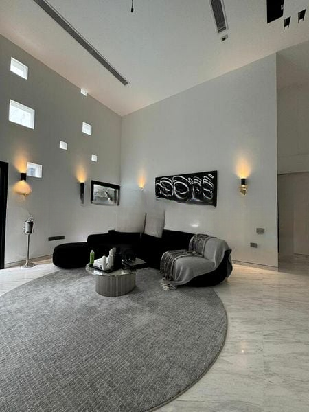 THE CARRARA 9