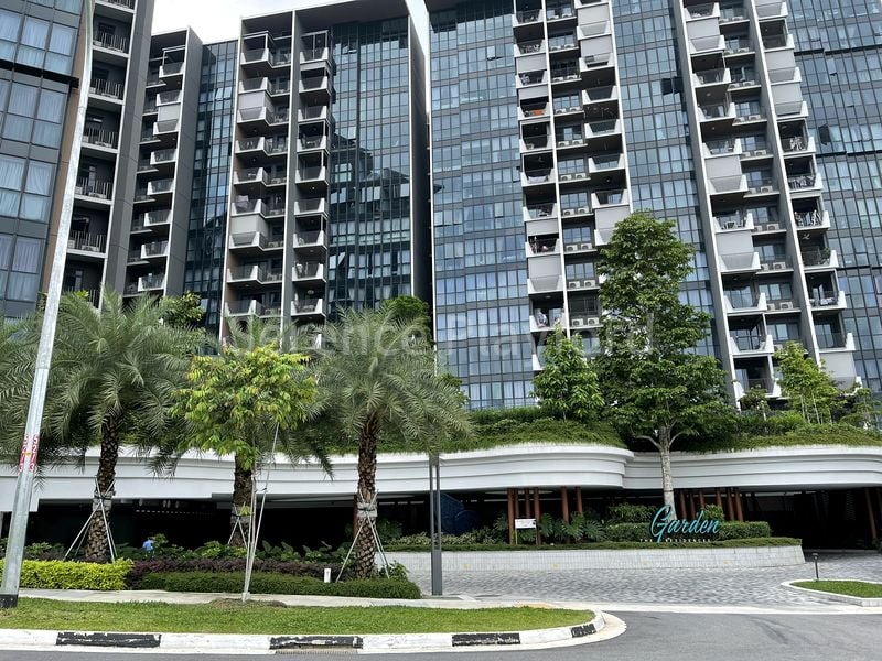 THE GARDEN RESIDENCES 15