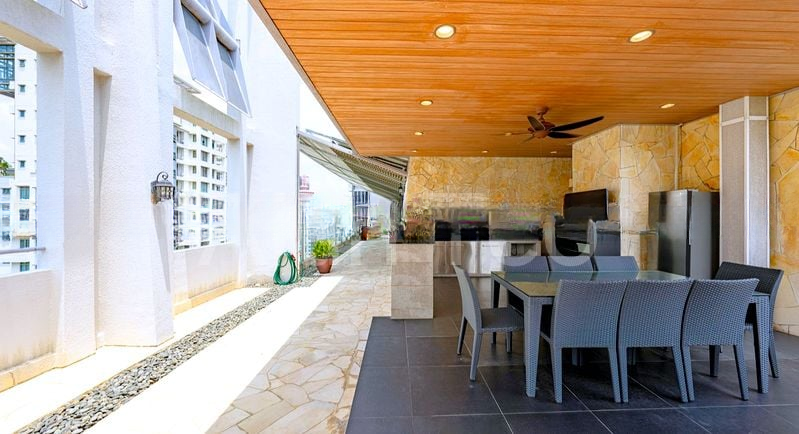 LA MAISON 1