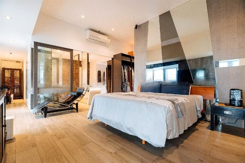 1 MOULMEIN RISE 1