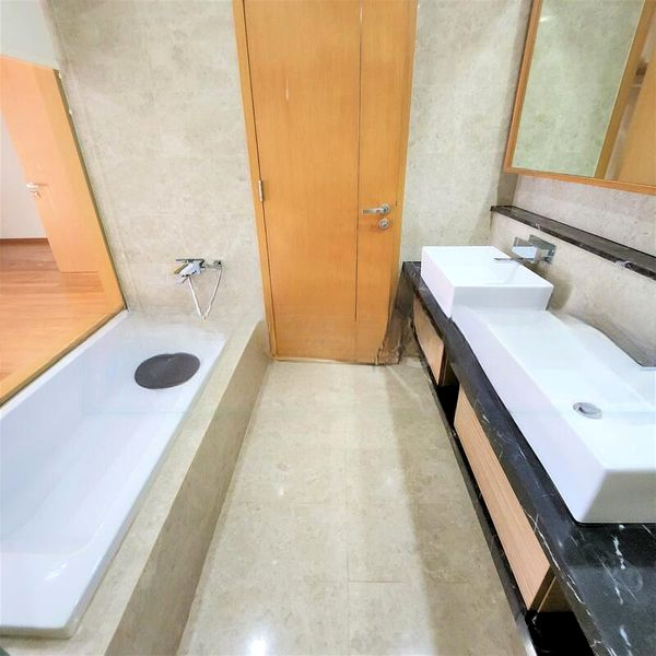 MARINA BAY RESIDENCES 10