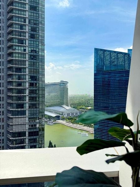 MARINA BAY SUITES 7
