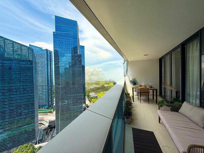 MARINA BAY SUITES 6