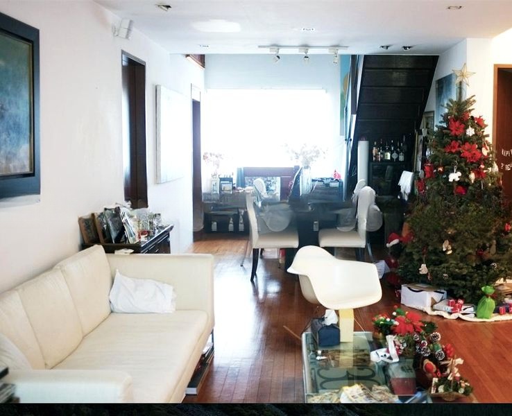 CHANCERY CORNER 9