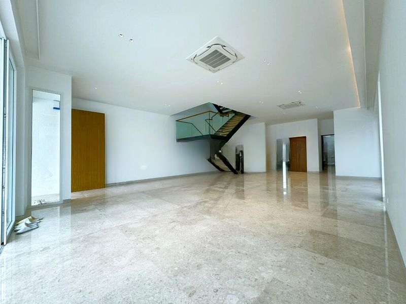 SELETAR HILLS ESTATE 13