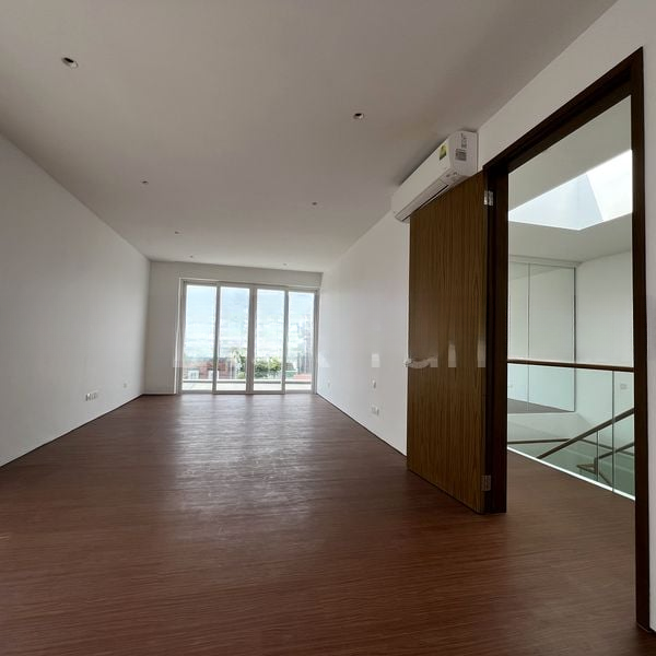 SELETAR HILLS ESTATE 8