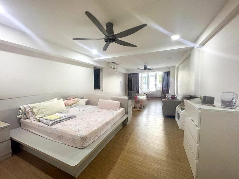 SEMBAWANG HILLS ESTATE 10