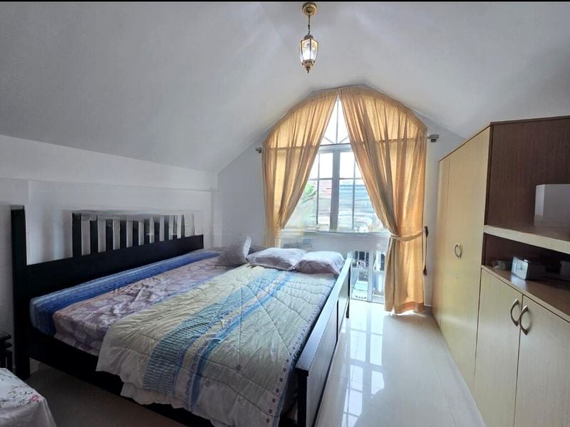 THOMSON HILLS ESTATE 8