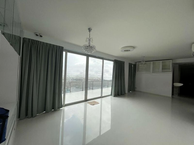 THE SEA VIEW 8
