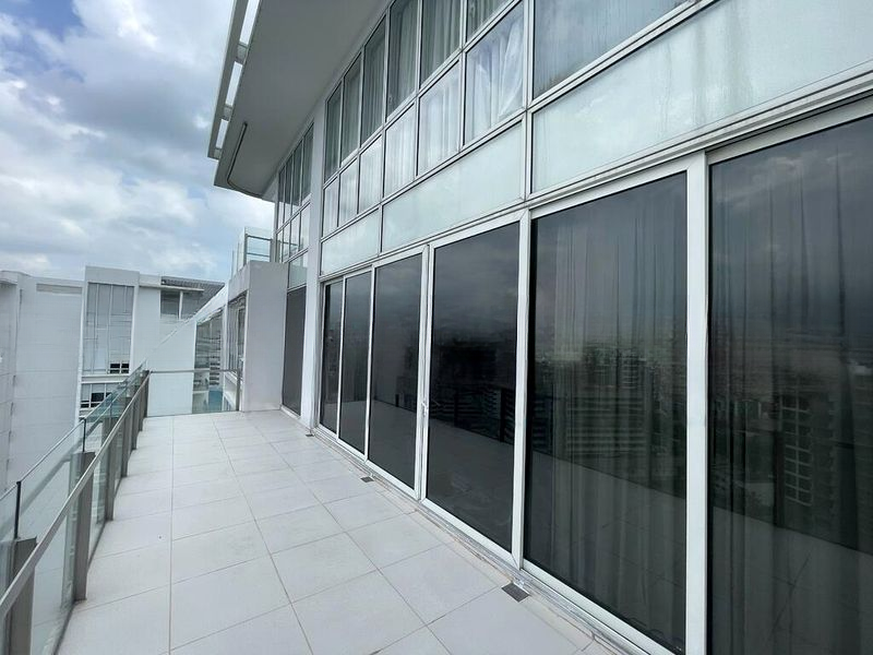 THE SEA VIEW 9