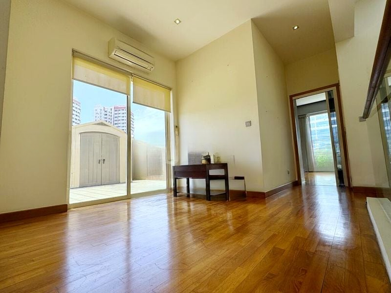 LUXUS HILLS 6