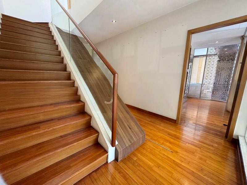 LUXUS HILLS 8