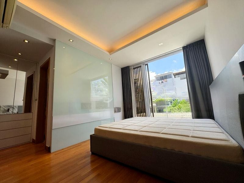 LUXUS HILLS 9