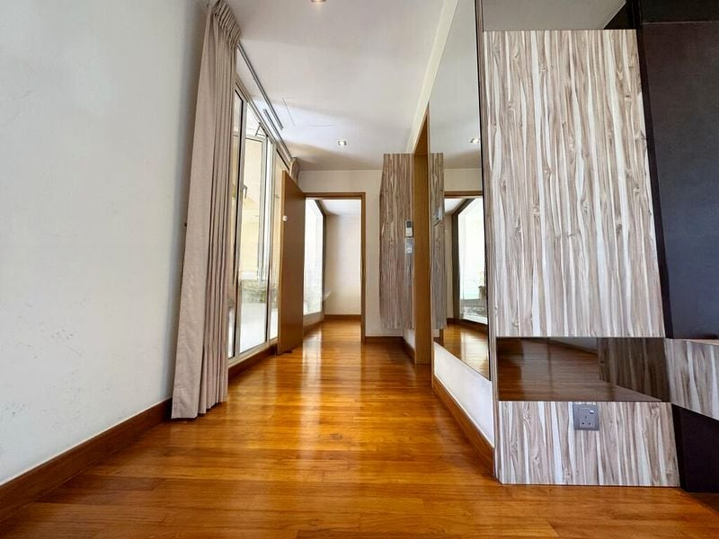LUXUS HILLS 12