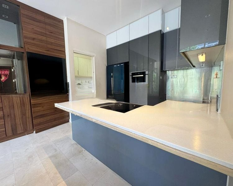 LUXUS HILLS 15