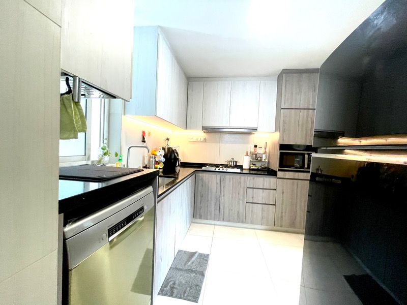 THE METROPOLITAN CONDOMINIUM 33