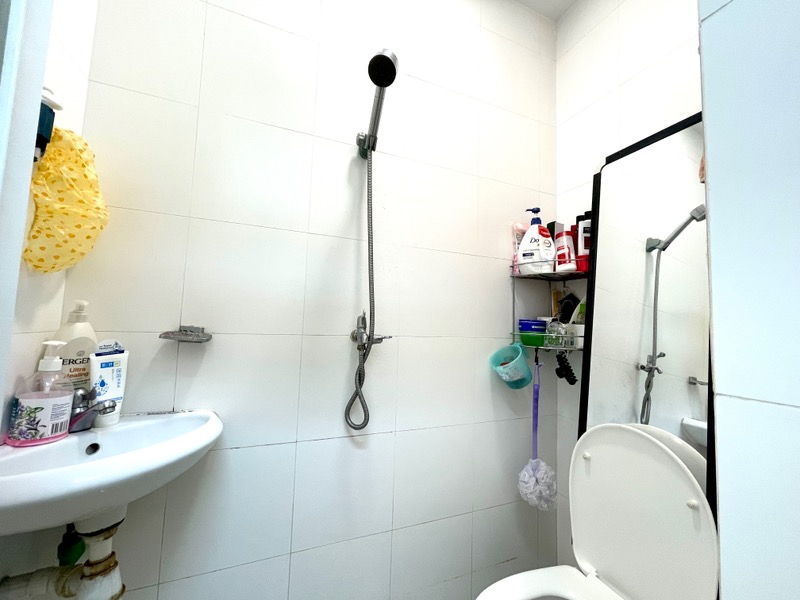 THE METROPOLITAN CONDOMINIUM 40