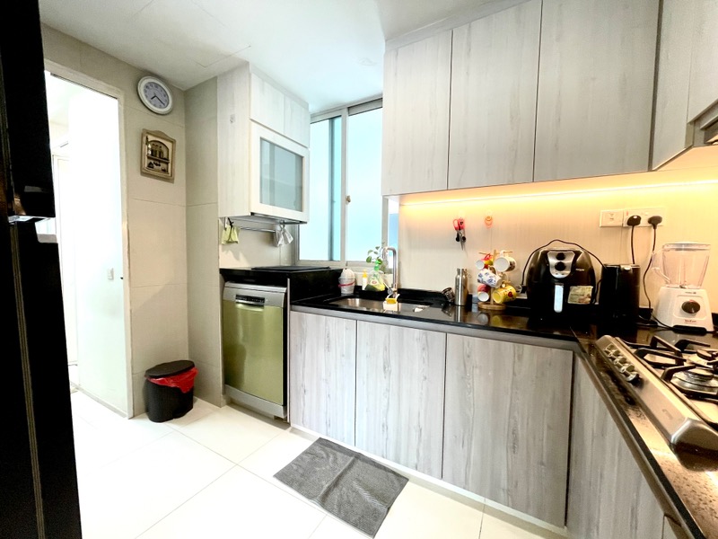 THE METROPOLITAN CONDOMINIUM 73