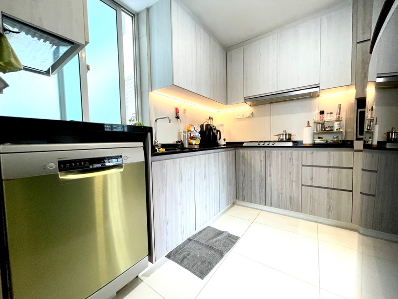 THE METROPOLITAN CONDOMINIUM 75