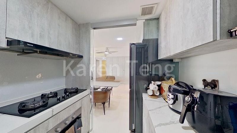 THE LAKEFRONT RESIDENCES 4