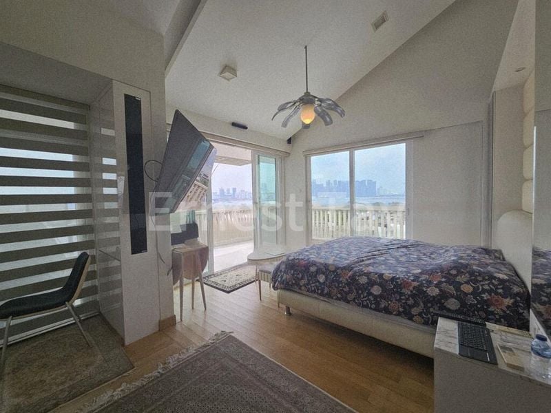 THE BERTH BY THE COVE 10