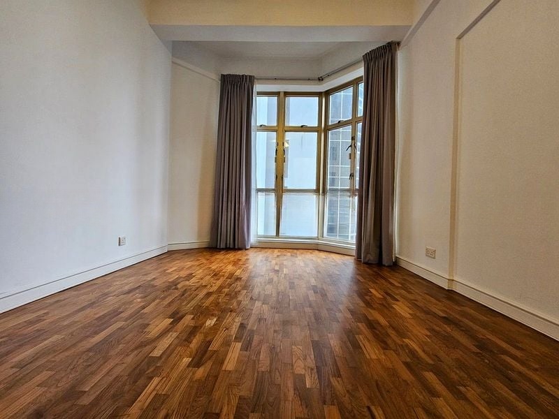 LEONIE CONDOTEL 2