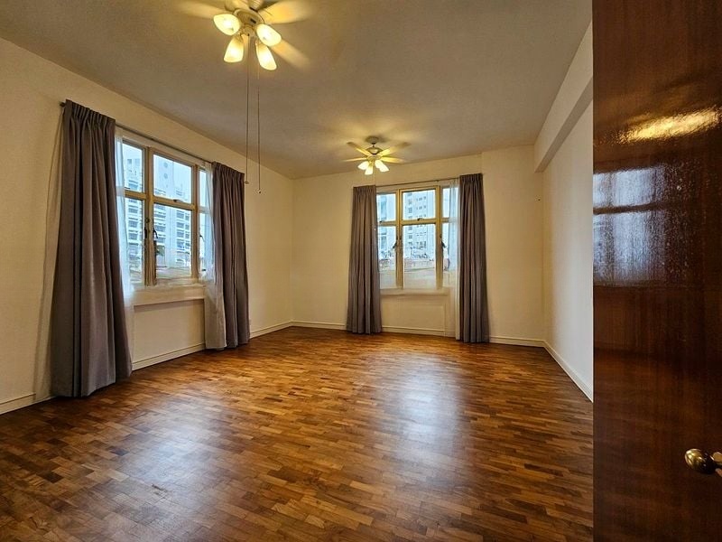 LEONIE CONDOTEL 5