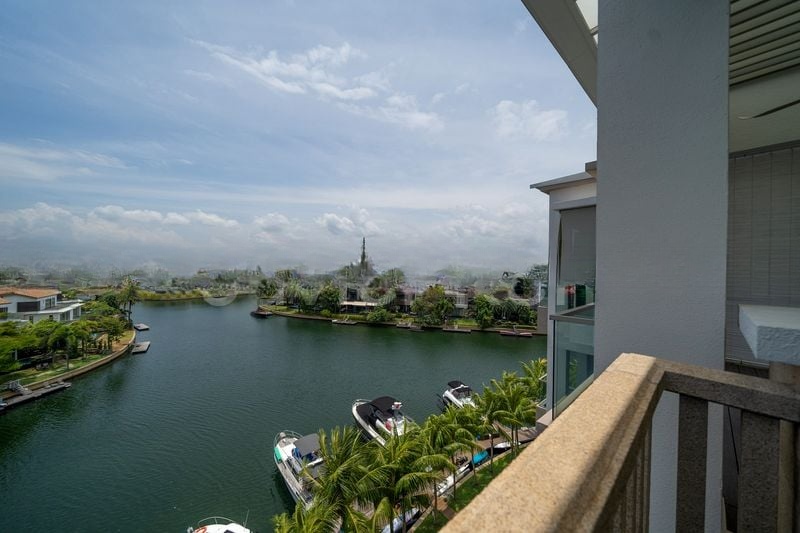 THE BERTH BY THE COVE 10