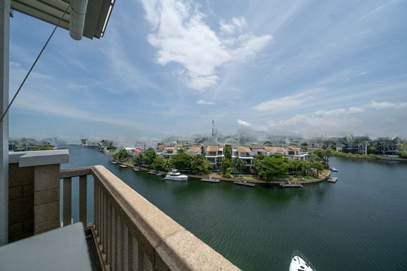 THE BERTH BY THE COVE 9