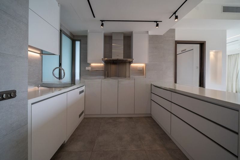 THE BERTH BY THE COVE 12