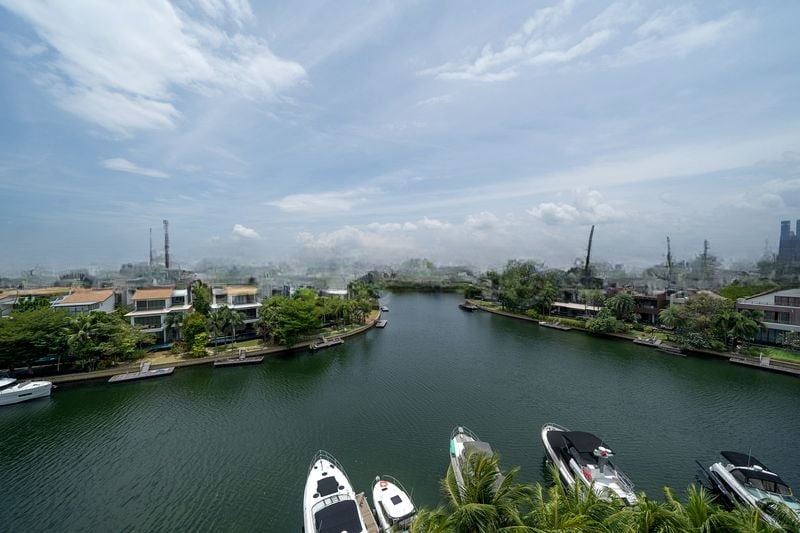 THE BERTH BY THE COVE 8