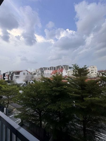 ONE EIGHTIES RESIDENCES 7