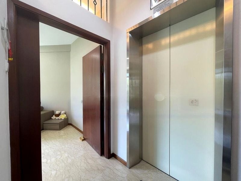 THE EDGEWATER 8