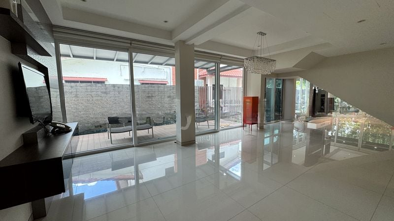 BUKIT LOYANG ESTATE 10