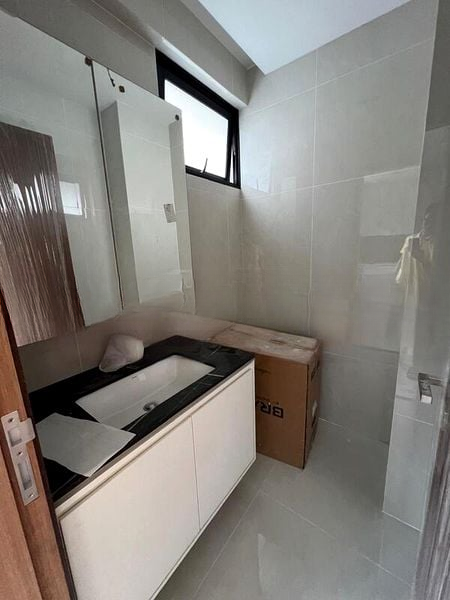 KOVAN REGENCY 8
