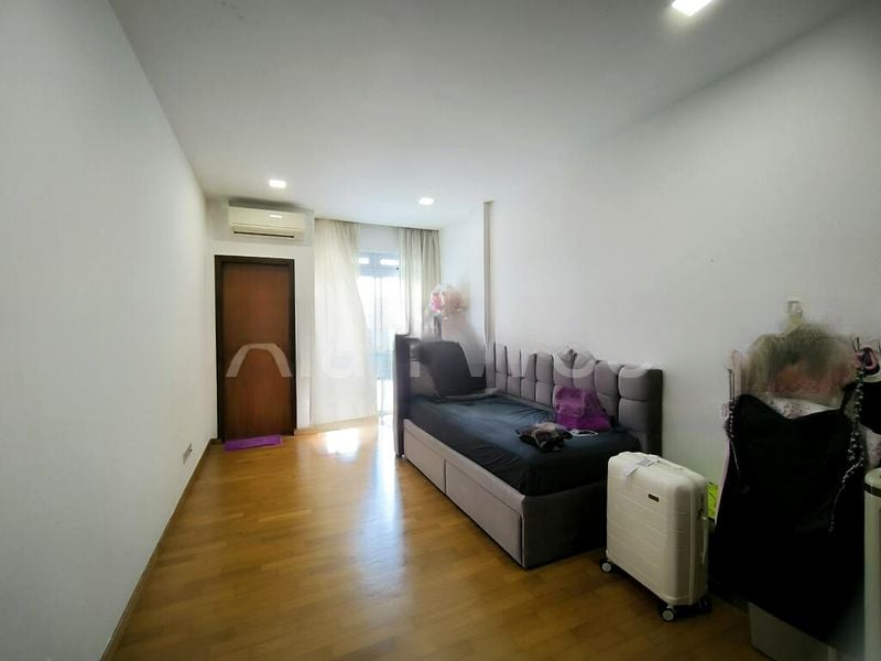 FORTUNA HILL 8