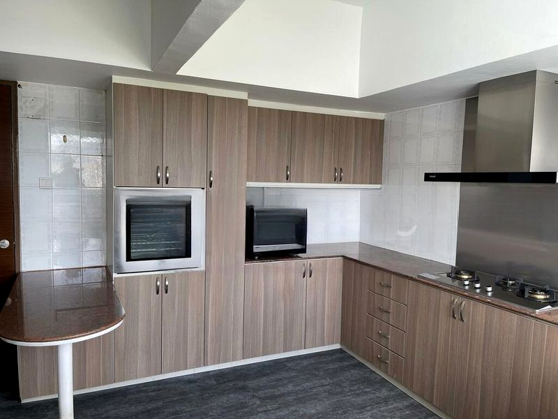 LEONIE TOWERS 6