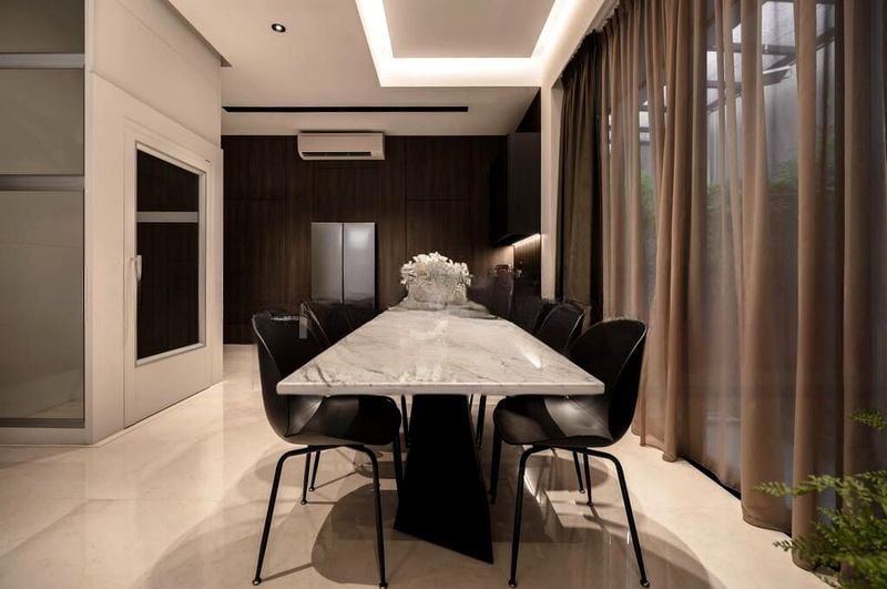 LUXUS HILLS 12