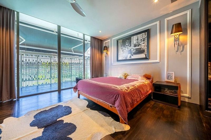 SEVEN CRESCENT 10